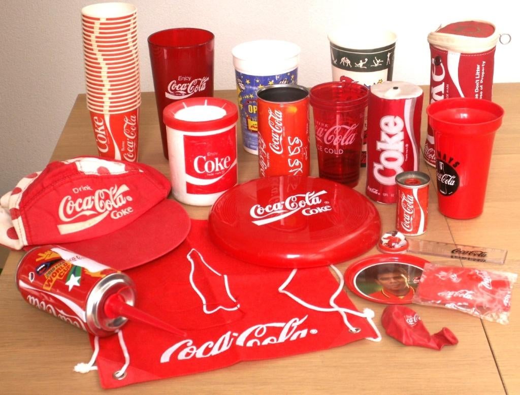 Verzameling  coca cola items o.a. bekers, frisbee, rugtasje, Ophalen of Verzenden, Nieuw, Gebruiksvoorwerp