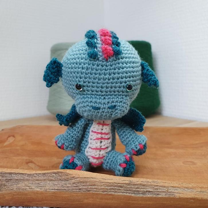 Handgemaakte gehaakt draakje, Kinderen en Baby's, Speelgoed | Knuffels en Pluche, Nieuw, Overige typen, Ophalen of Verzenden