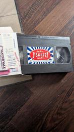 Jiskefet 's debiteuren crediteuren videobanden izeer goed, Cd's en Dvd's, VHS | Film, Ophalen, Zo goed als nieuw