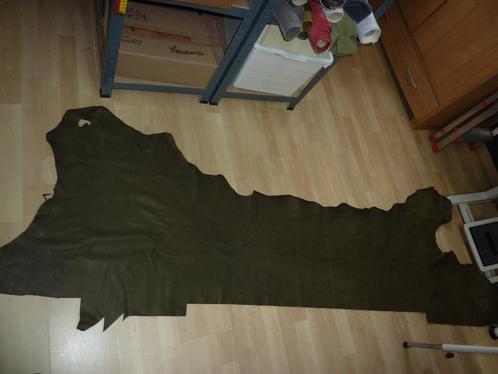 Matgroen Groot restant soepel echt leer rundleer 240 cm lang, Hobby en Vrije tijd, Stoffen en Lappen, Nieuw, Leer of Kunstleer