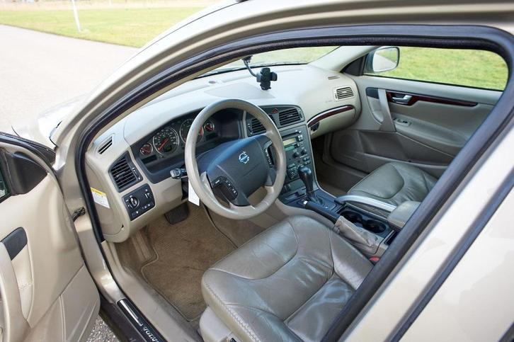 Volvo XC70 Xc70 2004 Beige 160740 km, Auto's, Volvo, Particulier, XC70, 4x4, ABS, Airconditioning, Bluetooth, Centrale vergrendeling