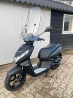 Peugeot Kisbee 2023 black edition, Fietsen en Brommers, Scooters | Peugeot, Ophalen, Overige modellen, Maximaal 45 km/u, Zo goed als nieuw