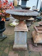 Gietijzeren tuinvaas op sokkel, Tuin en Terras, Tuinvazen, Ophalen, Gebruikt