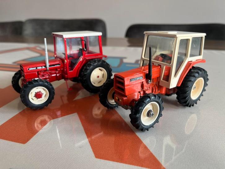 Twee Renault 651 tractors Atlas en Solido, Hobby en Vrije tijd, Modelauto's | 1:32, Zo goed als nieuw, Tractor of Landbouw, Overige merken