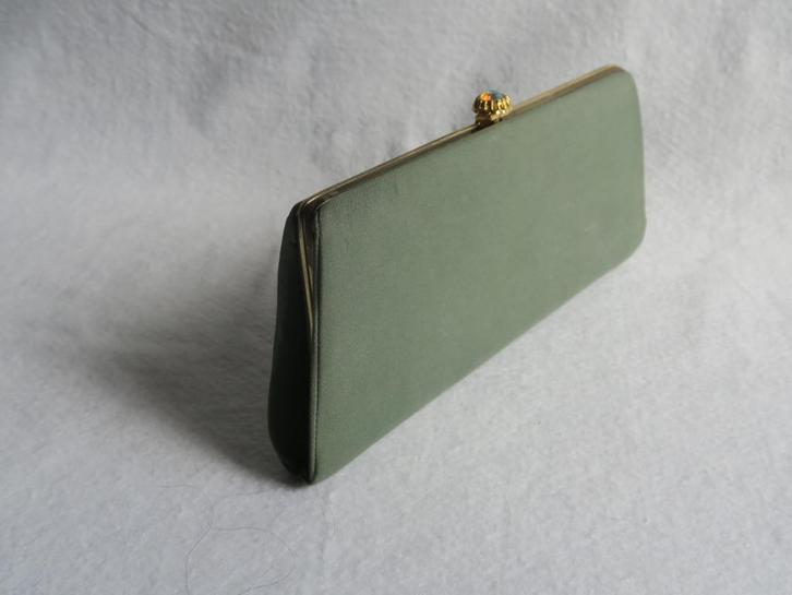 vintage groene clutch / avondtas met gouden ketting, Sieraden, Tassen en Uiterlijk, Tassen | Damestassen, Gebruikt, Avondtasje