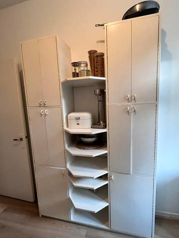 Keuken / buffet / voorraad kast beschikbaar voor biedingen