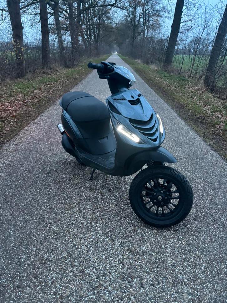 Piaggio zip 70cc mallosi sport, Fietsen en Brommers, Scooters | Piaggio, Zo goed als nieuw, Zip, Tweetakt, Ophalen