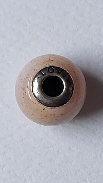 Originele Pandora Essence /  Me bedel LOVE beschikbaar voor biedingen