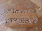 houten kistje met houtsnijwerk, Huis en Inrichting, Woonaccessoires | Kisten, Minder dan 50 cm, Gebruikt, 200 cm of meer, Ophalen of Verzenden