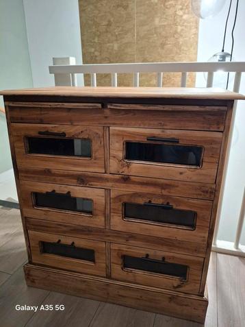 Houten Ladekast met 6 Lades beschikbaar voor biedingen