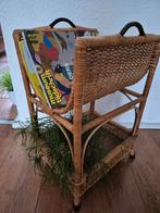Vintage riet rotan lectuurmand lectuurbak., Ophalen, Zo goed als nieuw