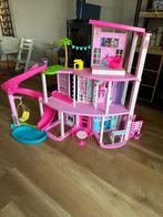Barbiehuis met accessoires, Kinderen en Baby's, Speelgoed | Poppenhuizen, Ophalen, Zo goed als nieuw, Poppenhuis