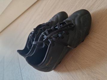 Adidas voetbalschoenen  beschikbaar voor biedingen
