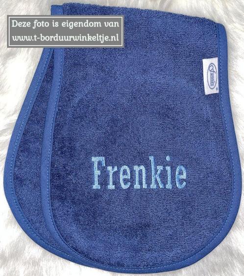 Schouderspuugdoek Silk Blue geborduurd met naam, Kinderen en Baby's, Kraamcadeaus en Geboorteborden, Nieuw, Kraamcadeau, Ophalen of Verzenden