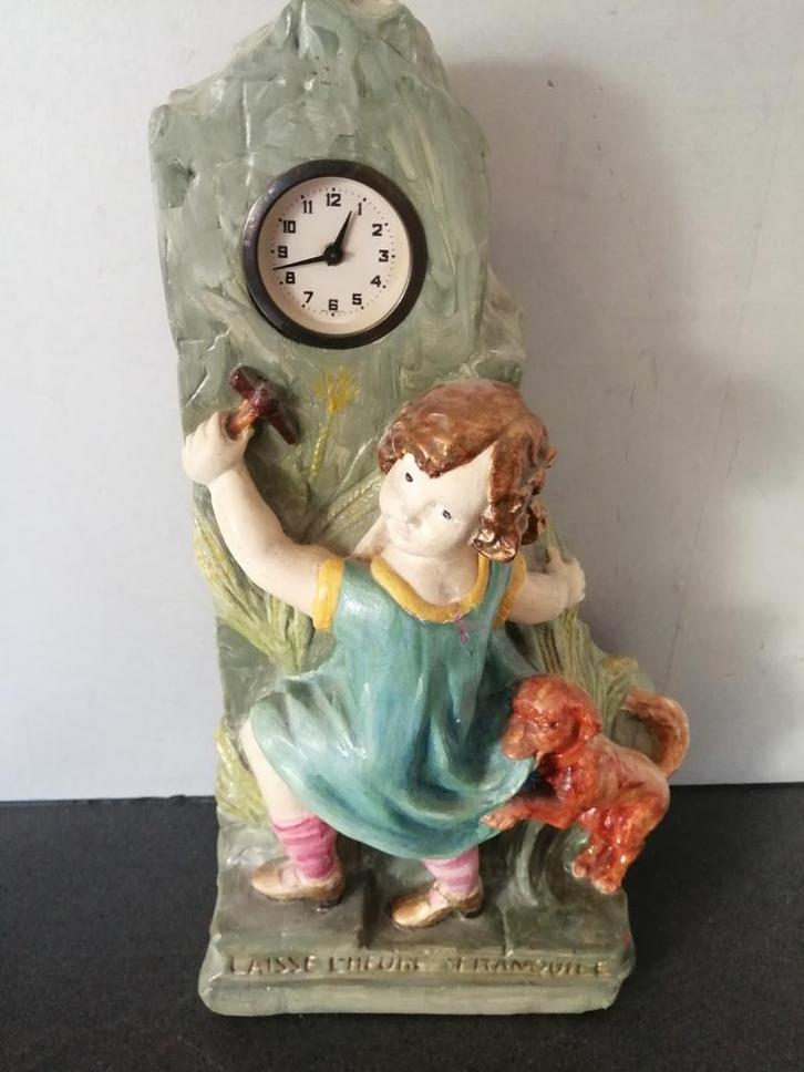 ZELDZAAM MOOIE OUDE KLOK IN TOPSTAAT 43X23 CM OPWIND Uurwerk, Antiek en Kunst, Curiosa en Brocante, Ophalen of Verzenden