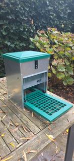 Feed-O-Matic kippenvoerbak. IZNS!, Dieren en Toebehoren, Ophalen of Verzenden, Zo goed als nieuw, Drinken en Voederen