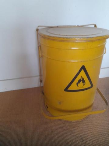 Gekke afval ton  54 cm x 40 cm beschikbaar voor biedingen
