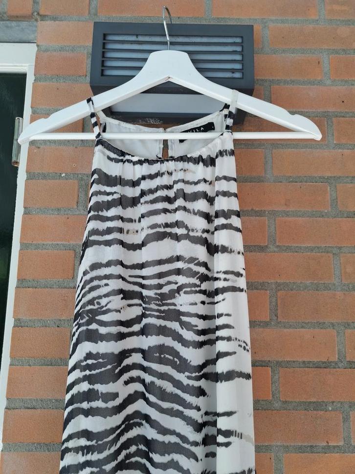 ** KOOPJE Prachtige soepelvallende zomerjurk maatje M zgan, Kleding | Dames, Jurken, Zo goed als nieuw, Maat 38/40 (M), Wit, Onder de knie
