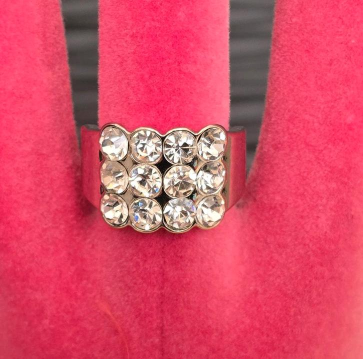 Zilverkleurige LBVYR Ring met Kristallen 18mm, Sieraden, Tassen en Uiterlijk, Ringen, Zo goed als nieuw, Dame of Heer, 18 tot 19
