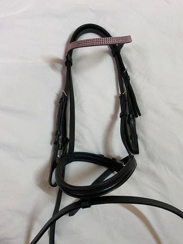 Mooi nieuw pony hoofdstel, met roze strass frontriem beschikbaar voor biedingen