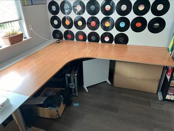 Groot stevig bureau 240x200cm, hoogte verstelbaar hoekbureau