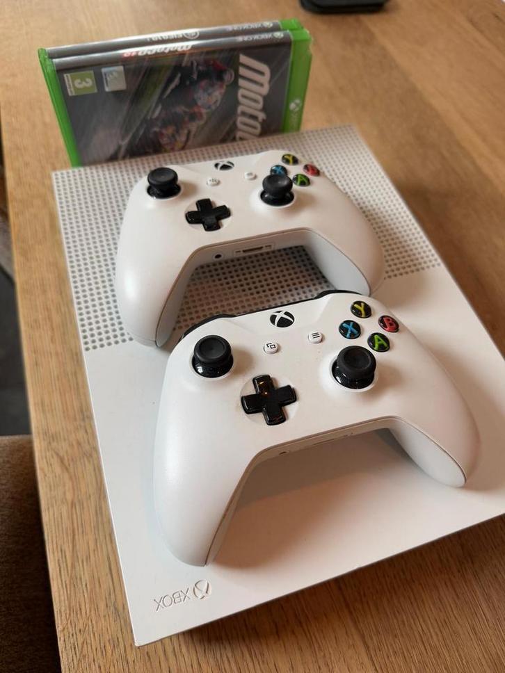 Xbox One S met 2 Controllers + Games!, Spelcomputers en Games, Spelcomputers | Xbox One, Gebruikt, Xbox One S, 500 GB, Met 2 controllers