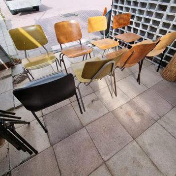 Vintage Stoelen - Diverse Kleuren en Stijlen beschikbaar voor biedingen