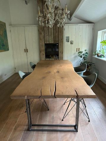 Boomstamtafel | Boomstam tafel | Eiken boomstamtafel beschikbaar voor biedingen