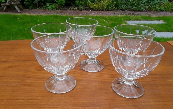 Glazen dessert/ijscoupe Luminarc France, per stuk, Huis en Inrichting, Keuken | Servies, Zo goed als nieuw, Glas of Glazen, Overige stijlen