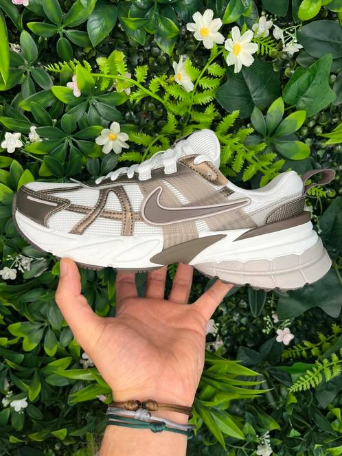 Nike V2K run Maat 38 - Nieuw, Kleding | Dames, Schoenen, Nieuw, Sneakers of Gympen, Wit, Ophalen of Verzenden