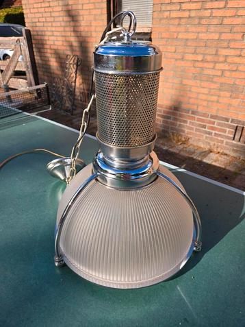 Industriële hanglamp jaren 60 beschikbaar voor biedingen