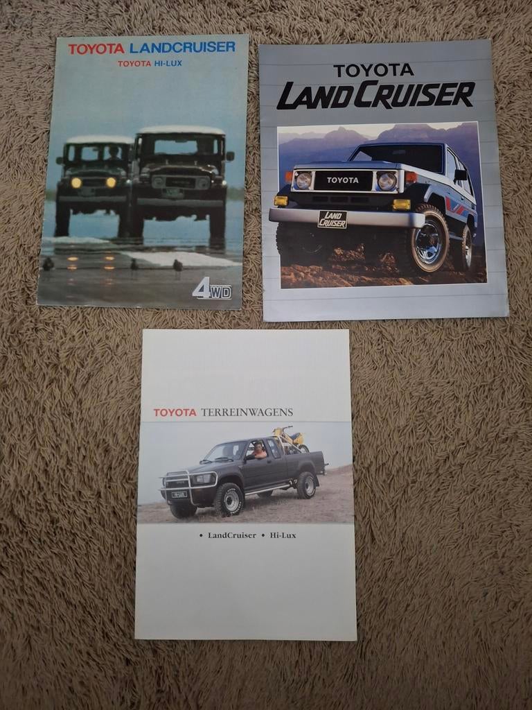 3x autofolder Toyota Landcruiser, Verzenden, Zo goed als nieuw, Toyota