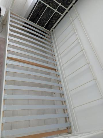 Ikea bedframe incl matras en lattenbodem - afbeelding 2
