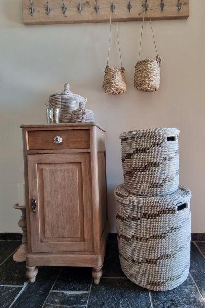 Afrikaanse wasmand mand wit zwart zeegras fairtrade Senegal, Huis en Inrichting, Woonaccessoires | Schalen en Manden, Nieuw, Mand