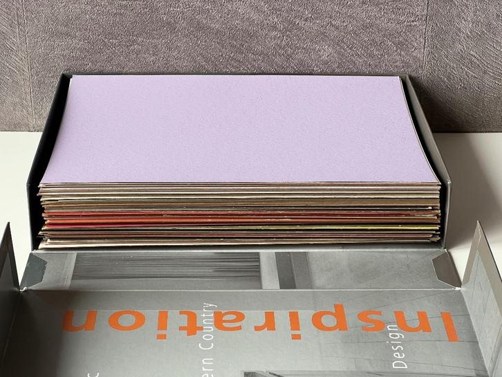 SNCS sigma verf kleuren kaarten / kleurenkaarten in A4 box, Hobby en Vrije tijd, Cursusmateriaal, Zo goed als nieuw, Overige typen