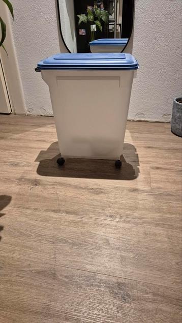 Iris voedselcontainer dieren met deksel en wieltjes - 45 lit beschikbaar voor biedingen