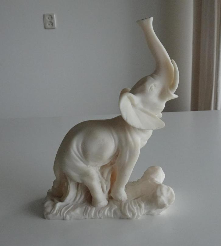 Vintage Olifant Beeld van Albast, Antiek en Kunst, Kunst | Beelden en Houtsnijwerken, Ophalen