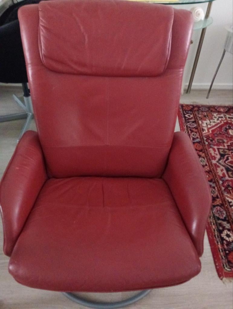 Mooi draaibaar fauteuil Ikea, rood, leer, Huis en Inrichting, Fauteuils, Ophalen of Verzenden, 75 tot 100 cm, Leer