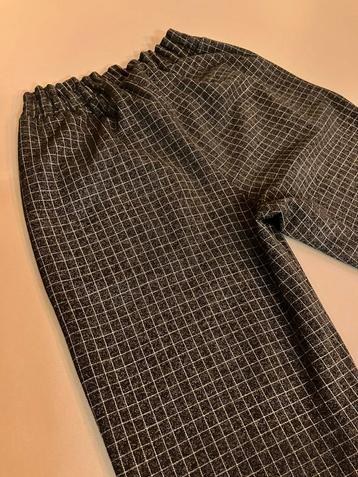 Nette broek, grijs met witte ruit. Maat S/36 beschikbaar voor biedingen