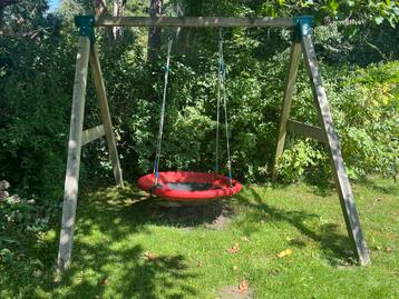 Houten Schommel met Accessoires beschikbaar voor biedingen