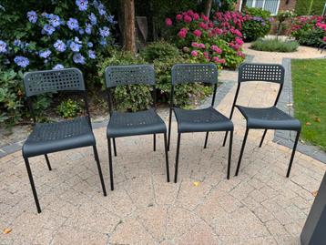 Zwarte stapelstoelen 4 stuks beschikbaar voor biedingen