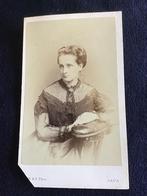 CDV, Dame, Woodbury & Page, Java, Indië, zeer oud,dun karton, Verzamelen, Ophalen of Verzenden, Voor 1940, Gebruikt, Foto