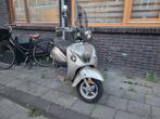 La Souris scooter met helm, Fietsen en Brommers, Scooters | Yamaha, Ophalen, Gebruikt, Overige modellen, Benzine