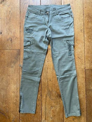 Legergroene broek met zakken nieuw beschikbaar voor biedingen