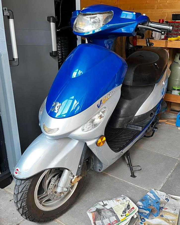 Peugeot V Clic, Fietsen en Brommers, Scooters | Peugeot, Zo goed als nieuw, Overige modellen, Maximaal 45 km/u, Benzine, Ophalen