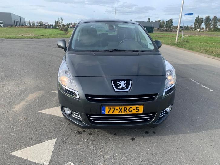 Peugeot 5008 1.6 Hdif  Diesel 68.000 km !!!, Auto's, Peugeot, Particulier, Diesel, MPV, Automaat, Geïmporteerd, Zilver of Grijs