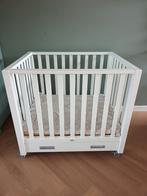 Stevige TWF box incl. matras + 2 matrashoezen + boxmobiel, Ophalen, Gebruikt, Vierkant