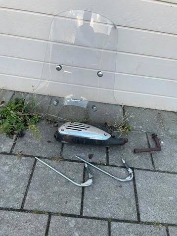 Vespa onderdelen beschikbaar voor biedingen