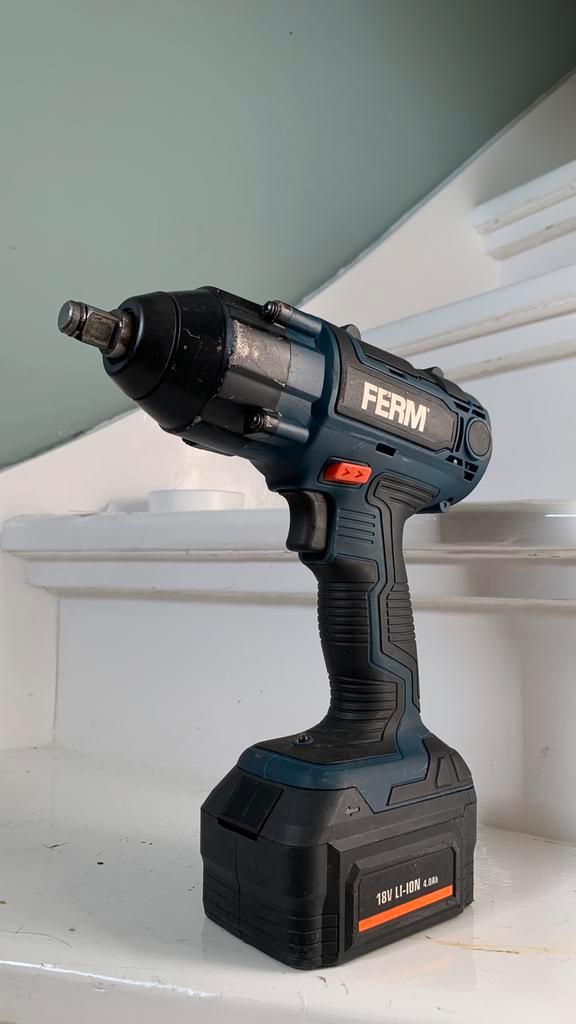 Ferm CDM1127 Accu Slagmoersleutel inc 4.0 Ah accu en lader, Doe-het-zelf en Verbouw, Gereedschap | Boormachines, Gebruikt, Overige typen