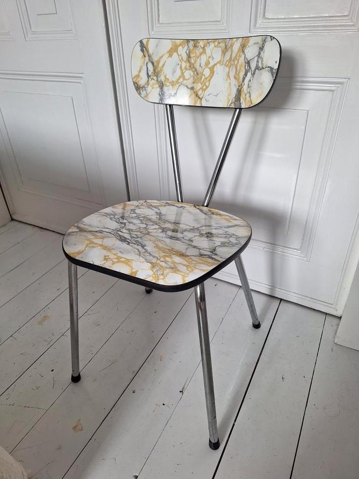 Formica stoel met marmerlook - in prima staat, Huis en Inrichting, Stoelen, Zo goed als nieuw, Eén, Kunststof, Metaal, Wit, Ophalen
